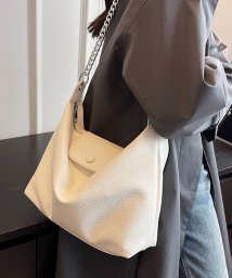 Amulet(アミュレット)/ビッグチェーンショルダーバッグ レディース 10代 20代 30代 韓国ファッション カジュアル シンプル 鞄 可愛い バック お出掛け 肩掛け/ホワイト