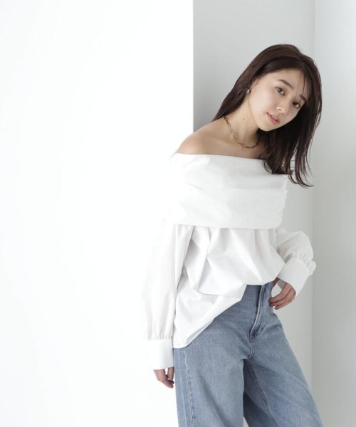 NATURAL BEAUTY BASIC(ナチュラルビューティーベーシック)/オフショルブラウス　24SS/シロ