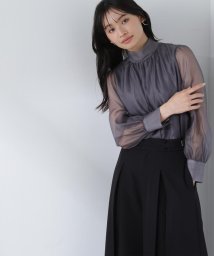 NATURAL BEAUTY BASIC(ナチュラルビューティーベーシック)/ハイネックボリュームシアーブラウス　24SS/チャコール1