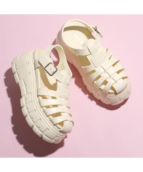 miumiuプラットフォームサンダル