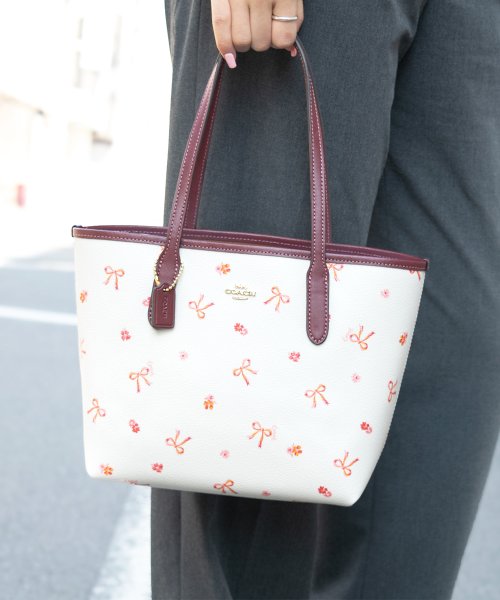 COACH(コーチ)/COACH コーチ MINI CITY TOTE WITH BOW TIE PRINT ミニ シティ トート ボウ タイ プリント トート バッグ/ホワイト