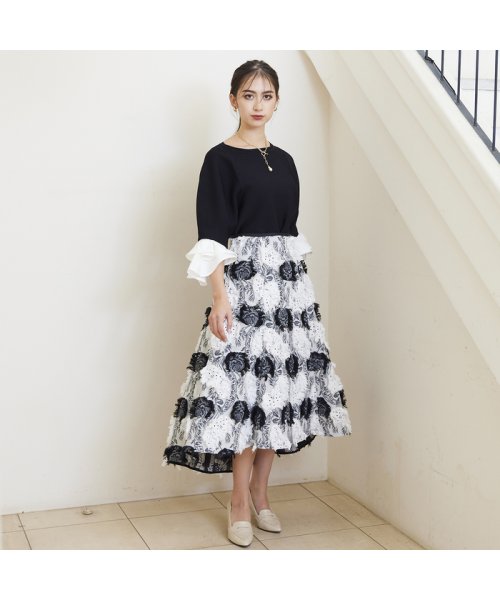 ボートネックフリルニット 商品説明〈Design〉・タックを取った立体的なニット袖・鎖骨周りを美しく見せるボートネック・ボリュームのあるアシンメトリーなフリルがモードな印象・袖のフリルはボタンで取外し可・パンツで G1381292672 (10560円)