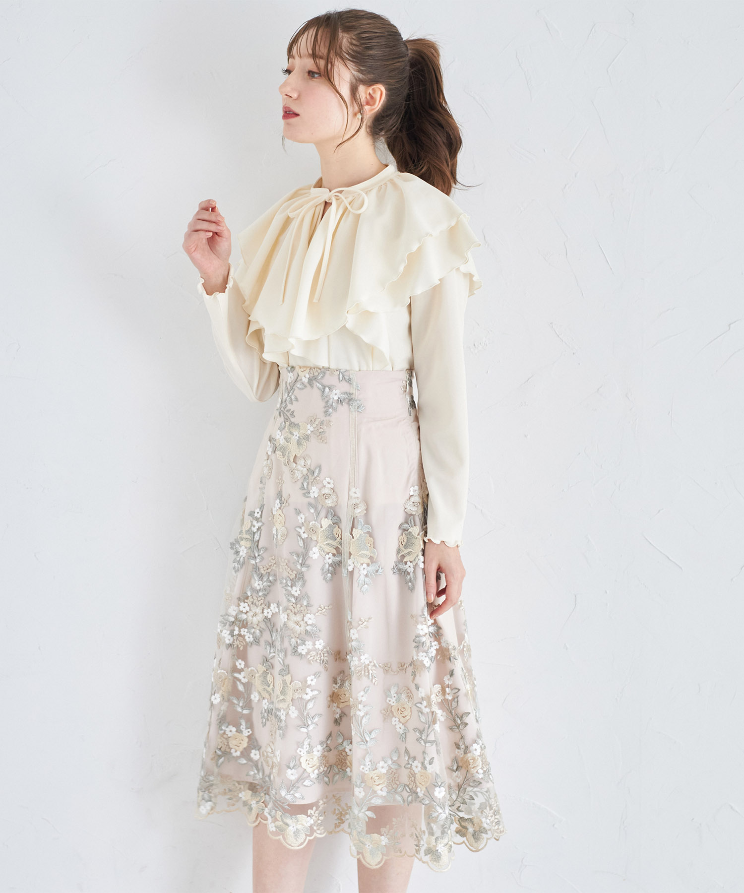 美品 トッカ 花刺繍 ワンピース ドレス 大きいサイズ レース フラワー フレア