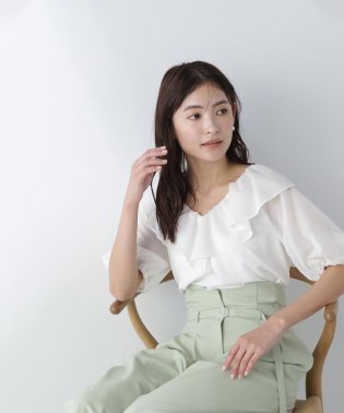 NATURAL BEAUTY BASIC/Vネックラッフルブラウス/505899085