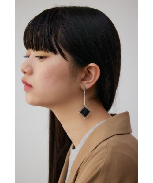 AZUL by moussy(アズールバイマウジー)/アクリル×メタルアシンメトリーピアス/BLK