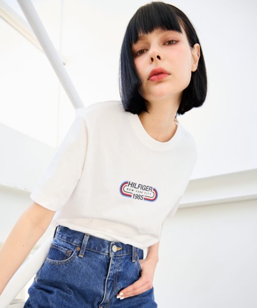 TOMMY HILFIGER(トミーヒルフィガー)/トラックロゴTシャツ/ホワイト