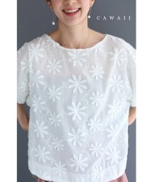 CAWAII/可愛いく咲き並ぶ白花のブラウストップス/505905683