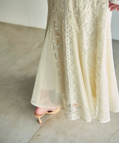 フレア刺繍スカート