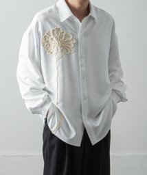 Nilway(ニルウェイ)/アシメコード刺繍ビッグフラワー長袖シャツ/ホワイト