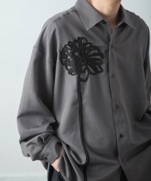 Nilway(ニルウェイ)/アシメコード刺繍ビッグフラワー長袖シャツ/チャコールグレー