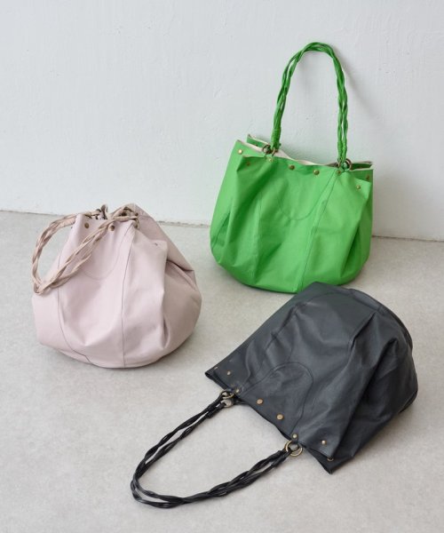 《新色追加予約》チューリップバッグ 個体それぞれの地肌のムラや傷そのままを表情として使用していますので 一点一点風合いが異なります ご了承くださいませ