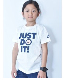 NIKE(NIKE)/キッズ(105－120cm) Tシャツ NIKE(ナイキ) NKB SMILEY JDI SS TEE/WHITE
