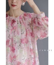 CAWAII/愛らしいピンクの花が微笑むエアリーなシアーチュニック/505921661