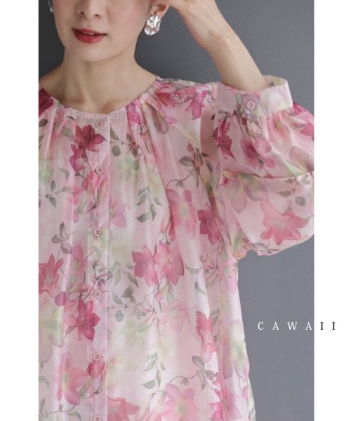 CAWAII(カワイイ)/愛らしいピンクの花が微笑むエアリーなシアーチュニック/ピンク