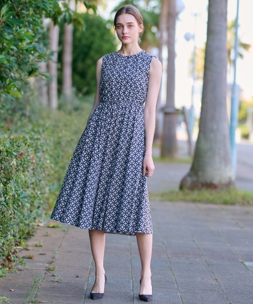 【洗える/スタイルアップ】オーバーラップサークルワンピース 