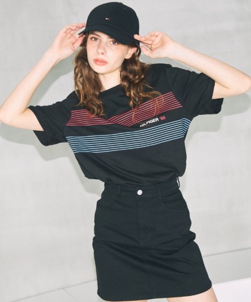 TOMMY HILFIGER(トミーヒルフィガー)/【オンライン限定】チェストストライプTシャツ/ブラック