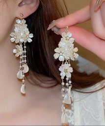 shoppinggo/ロングピアス 揺れる 花 可愛い モチーフピアス 大ぶり 輝く 揺れるピアス プレゼント 女性 きらきら 人気アクセサリー/505938315