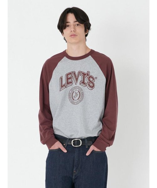 Levi's(リーバイス)/グラフィック ロングスリーブ ラグランシャツ レッド　VARSITY HEADLINE/MULTI-COLOR