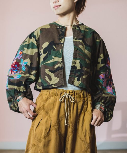 迷彩プリントパフスリーブジャケット 