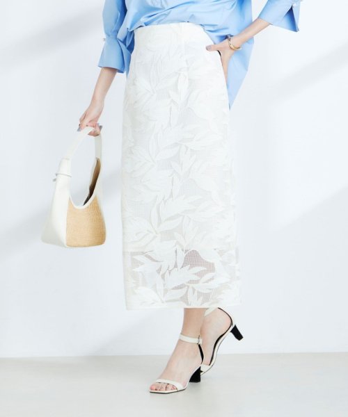 ウォッシャブルレザーカット刺繍タイトスカート 