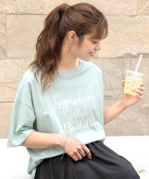 ad thie(アドティエ)/SYMPHONYロゴプリントTシャツ ビックシルエット 半袖 サイドスリット ロング丈 チュニック 春 夏/グリーン