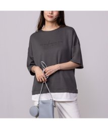 MAC HOUSE(women)(マックハウス（レディース）)/URBAN COLLECTION アーバンコレクション エアスムージー ポンチ素材 裾フェイクレイヤードプリントTシャツ 133－2437/チャコール