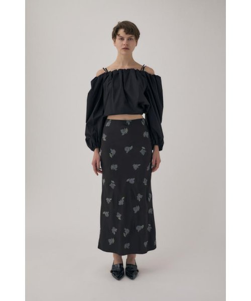 moussy(マウジー)/リサイクルポリエステルサテン生地刺繍サテンスカート/BLK