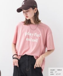 ad thie(アドティエ)/ロゴプリントTシャツ　Tシャツ　カットソー　トップス　半袖　レディース　ロゴ　カジュアル　コットン　お家コーデ　ロゴT　ゆったり　クルーネック　新色/ピンク系1