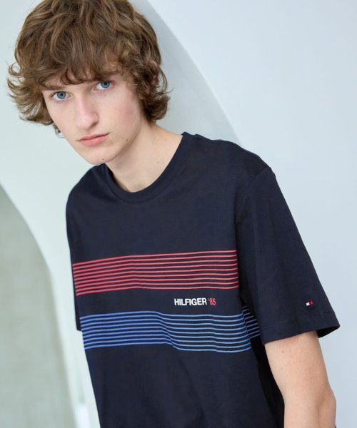 TOMMY HILFIGER(トミーヒルフィガー)/【オンライン限定】チェストストライプTシャツ/ネイビー 