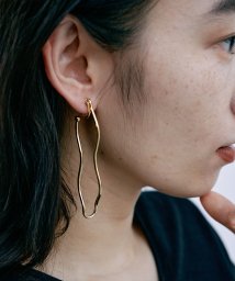 marjour(マージュール)/WAVE LINE EARRING/ゴールド