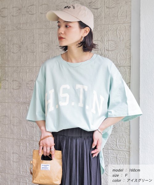 ad thie(アドティエ)/H.S.T.N カレッジロゴ プリント Tシャツ ラウンド スリット チュニック ゆったり ビックTシャツ サイド スリット ロンT 柄/グリーン