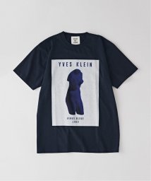 EDIFICE(エディフィス)/【YVES KLEIN / イヴ クライン】別注 グラフィック プリント Tシャツ/ネイビー
