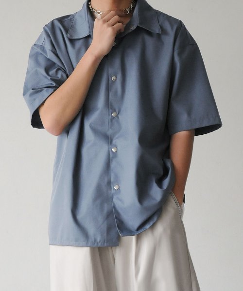 Nilway(ニルウェイ)/スナップボタン半袖レギュラーカラーシャツ/チャコールグレー