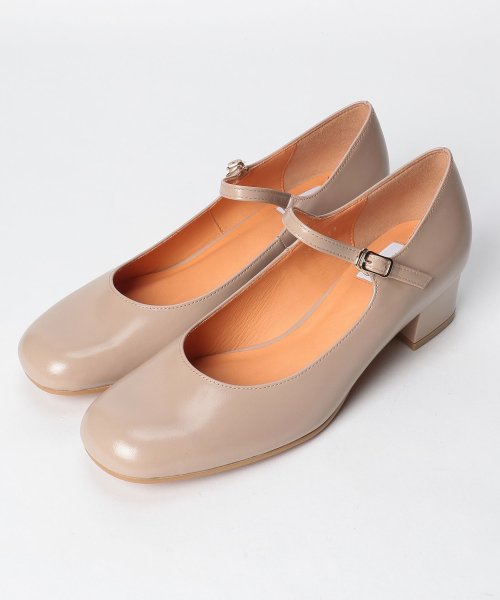 ラウンドスクエアトゥ甲ストラップパンプス 