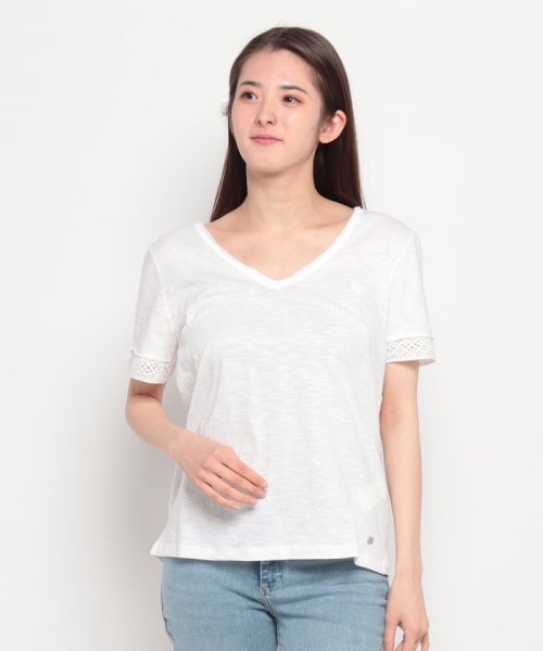 Desigual(デシグアル)/透かし編み Vラインデコルテ Tシャツ/ホワイト系