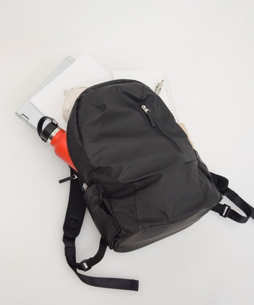 [AGS搭載/大容量]ラウンドジップデザインバックパック 
