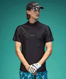 LUXEAKMPLUS(LUXEAKMPLUS)/LUXEAKMPLUS(リュクスエイケイエムプラス)ゴルフ バックロゴ半袖モックネックTシャツ/ブラック系1