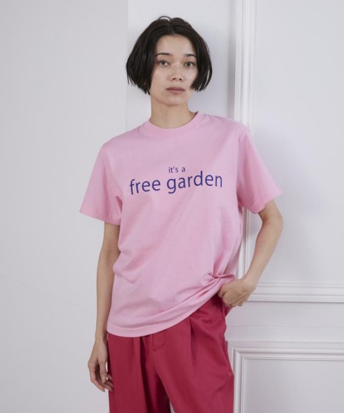 I.T.'S. international(イッツインターナショナル)/It's a free garden ロゴプリントTシャツ/ピンク1