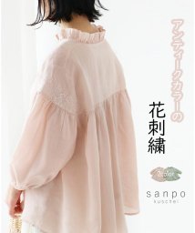 sanpo kuschel(サンポクシェル)/〈全2色〉アンティークカラーの花刺繍トップス/ピンク