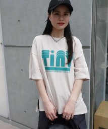 LOWYBYCORNERS(コーナーズ)/TinyプリントTシャツ/グレージュ