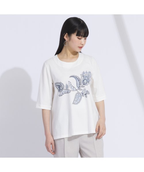 Liliane Burty(リリアンビューティ)/ペイズリー刺繍　プルオーバーTシャツ/ホワイト