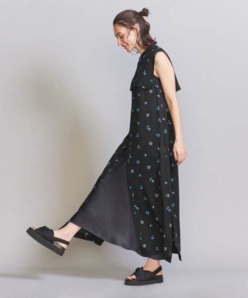 【WEB限定】ソリッド＆フラワー ケープノースリーブワンピース B80 W56 H85