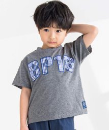 BeBe Petits Pois Vert/チェックパッチロゴ半袖Tシャツ(95~150cm)/506015102