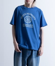 Nylaus(ナイラス)/レギュラーフィット カレッジロゴアソートプリント ショートスリーブTシャツ 半袖Tシャツ/ブルー