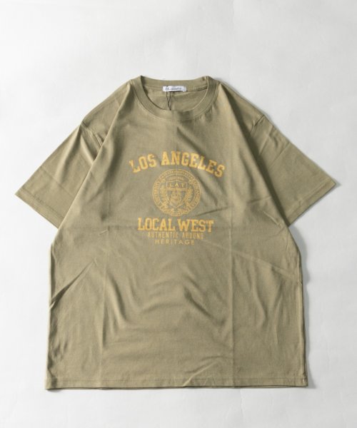 Nylaus(ナイラス)/レギュラーフィット カレッジロゴアソートプリント ショートスリーブTシャツ/カーキ