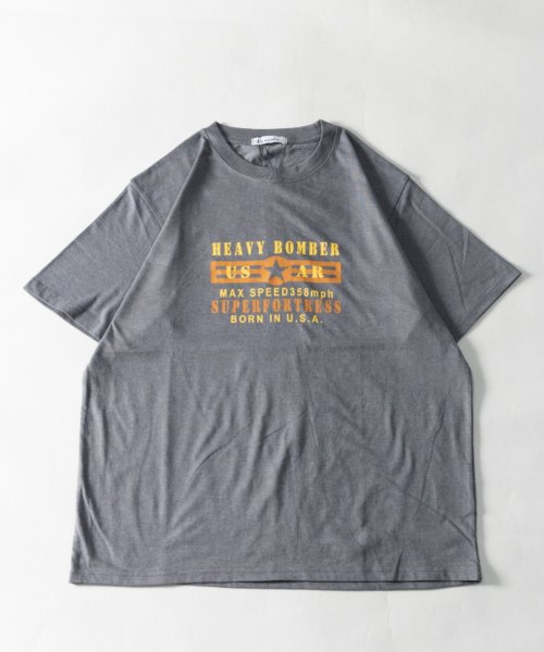 Nylaus(ナイラス)/レギュラーフィット ミリタリーロゴ アソートプリント ショートスリーブTシャツ/チャコールグレー系1