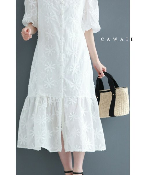 CAWAII(カワイイ)/白花浮かぶフレア裾ミディアムワンピース/ホワイト