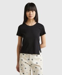 BENETTON (women)(ベネトン（レディース）)/クルーネックアシンメトリーサイドスリット半袖Tシャツ・カットソー/ブラック