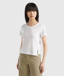 BENETTON (women)(ベネトン（レディース）)/クルーネックアシンメトリーサイドスリット半袖Tシャツ・カットソー/ホワイト