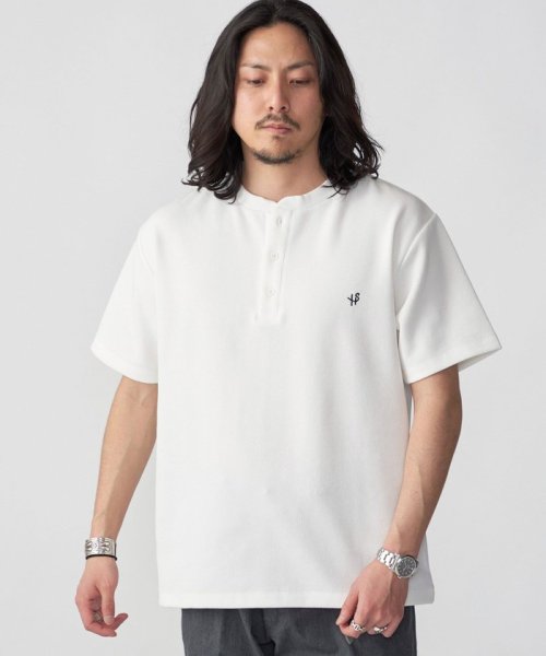 SHIPS MEN(シップス　メン)/*SHIPS: ワンポイント ロゴ バーズアイ ヘンリーネック Tシャツ 24SS/オフホワイト